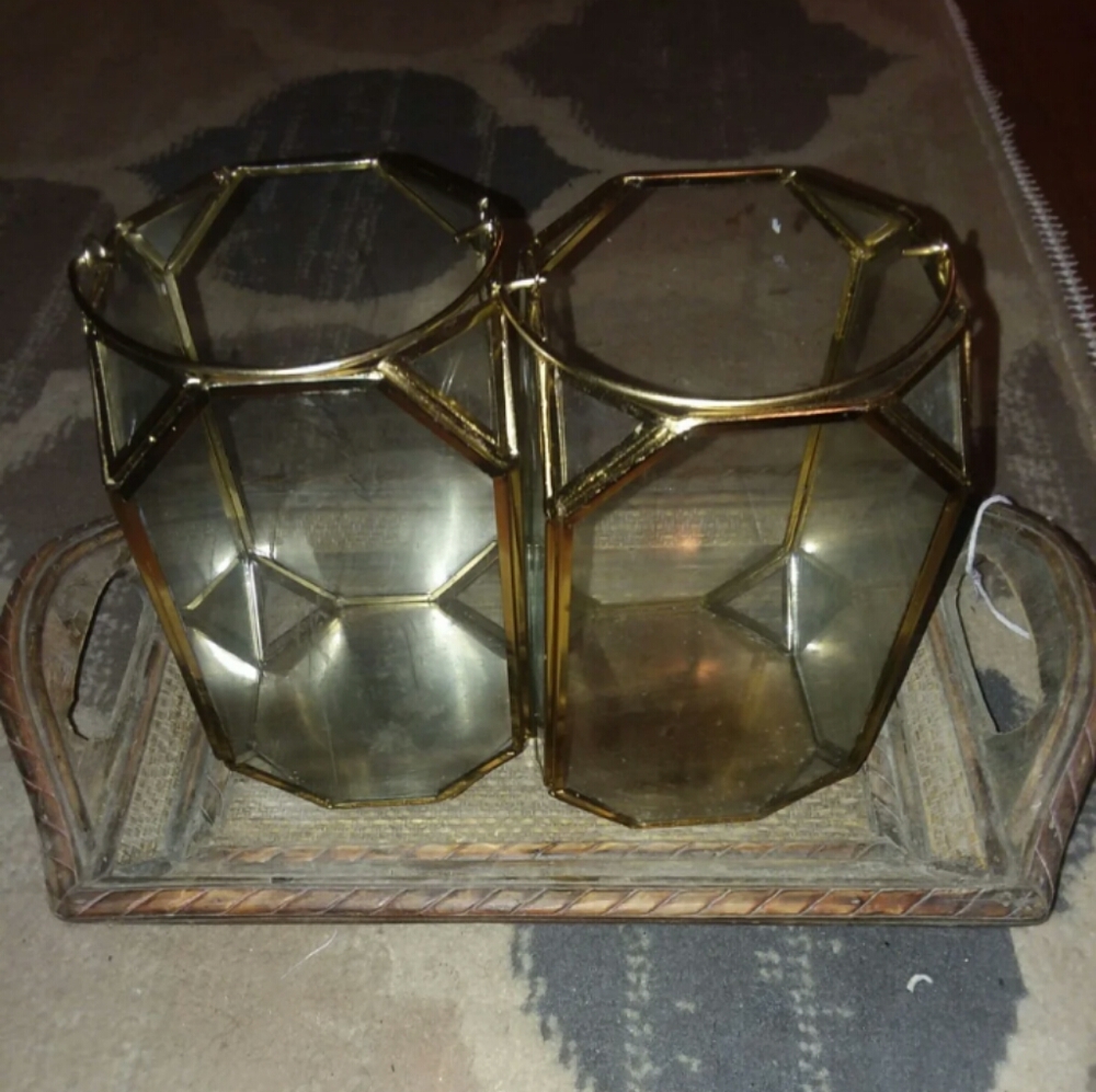 Candle holder lanterns with wood tray